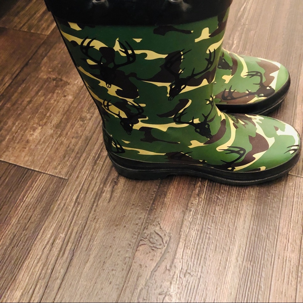 Boys water boots